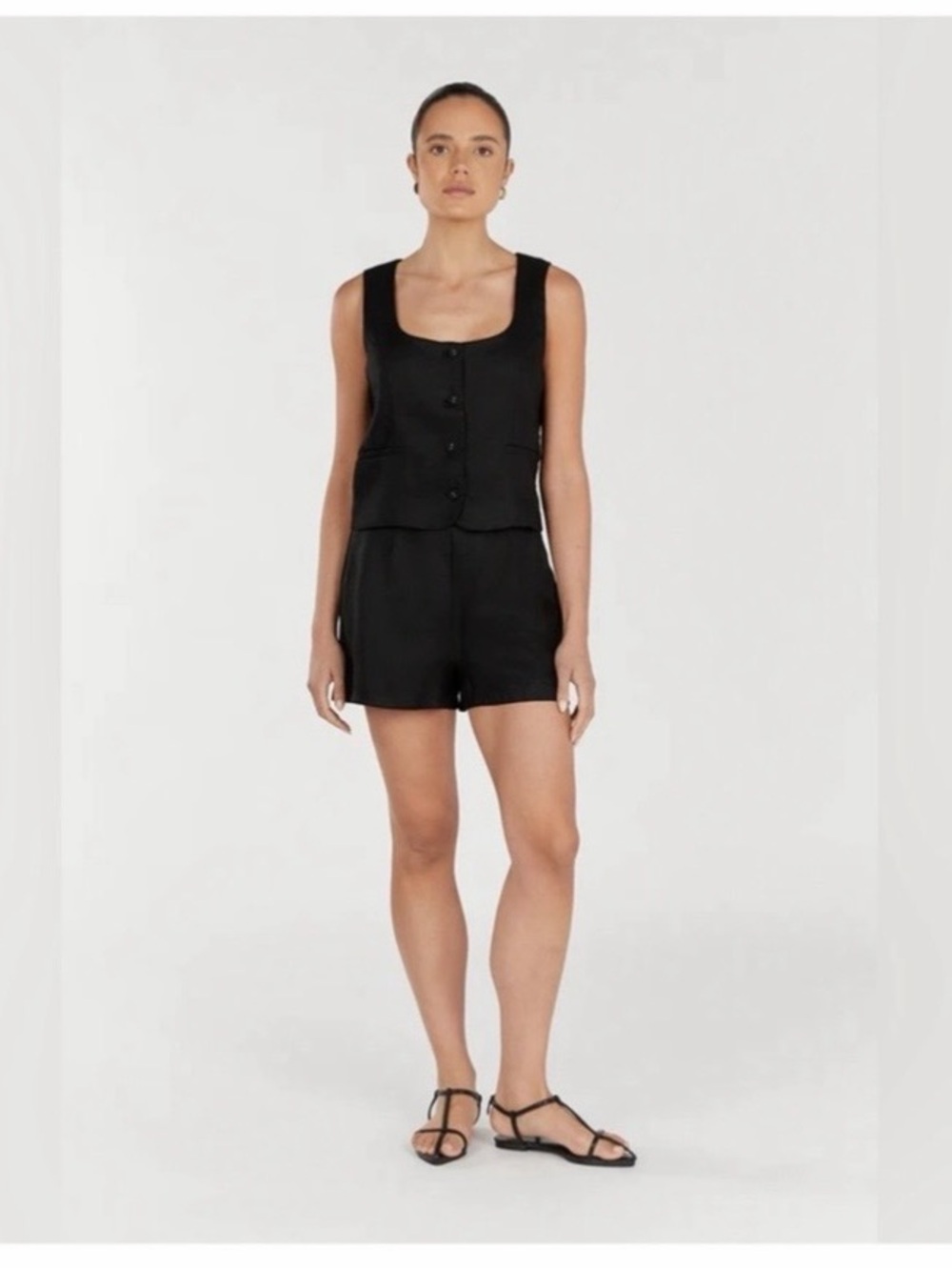 DISSH Jessie black linen high rise shorts, size 6 - Picture 8 of 8